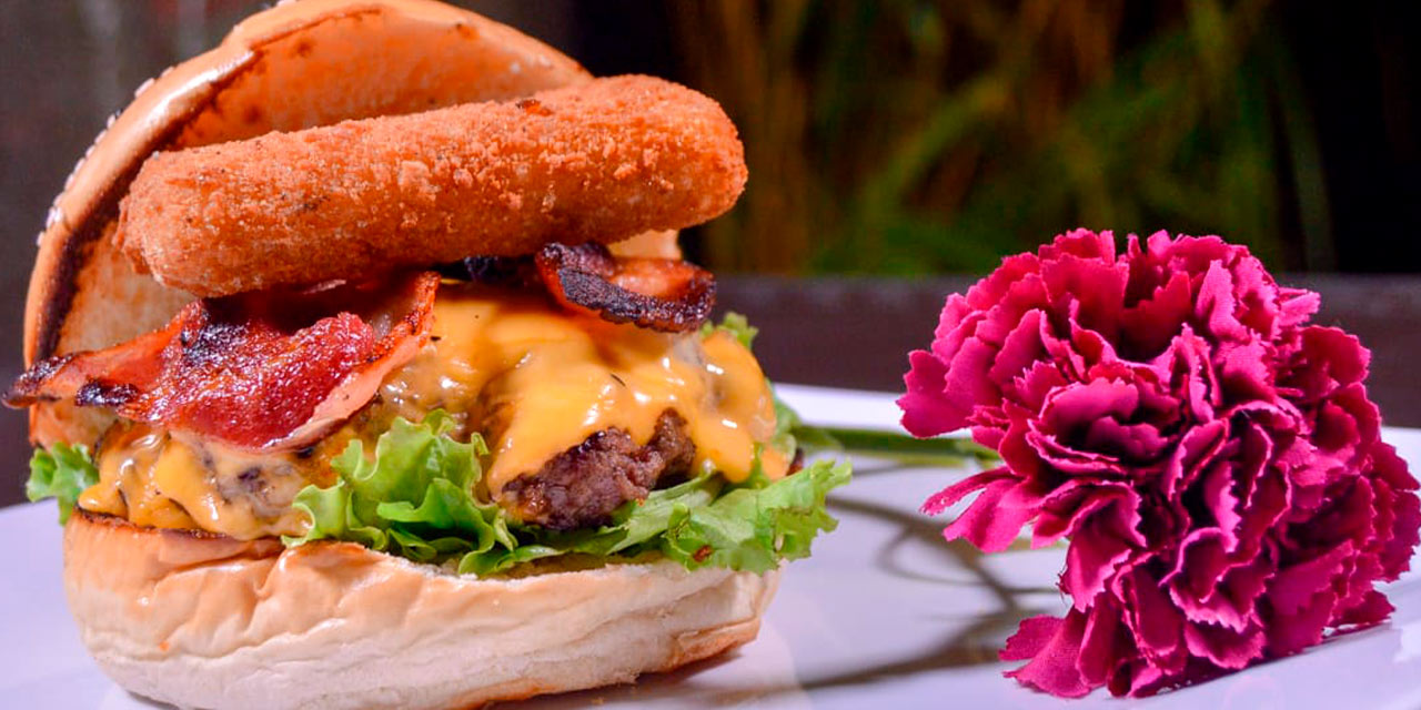 Altoke Burger and Grill: Sirviendo sabor desde 2015