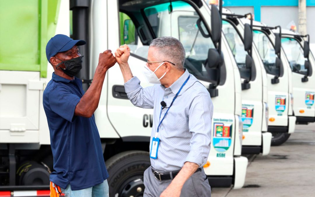 Ayuntamiento de Santo Domingo Este comienza a integrar nueva flotilla de camiones al servicio de recogida de basura